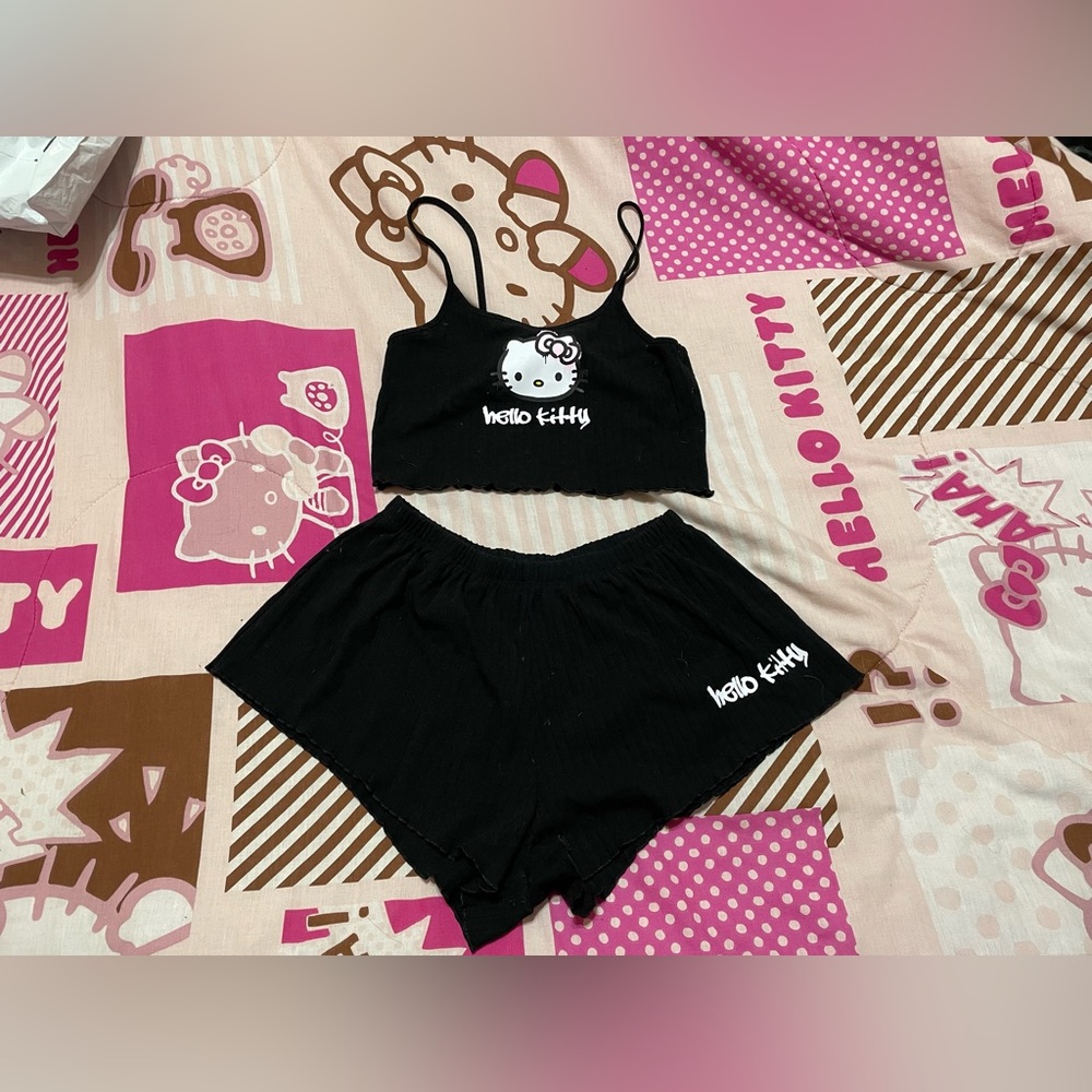 FOREVER21 x Hello Kitty Pajama Set